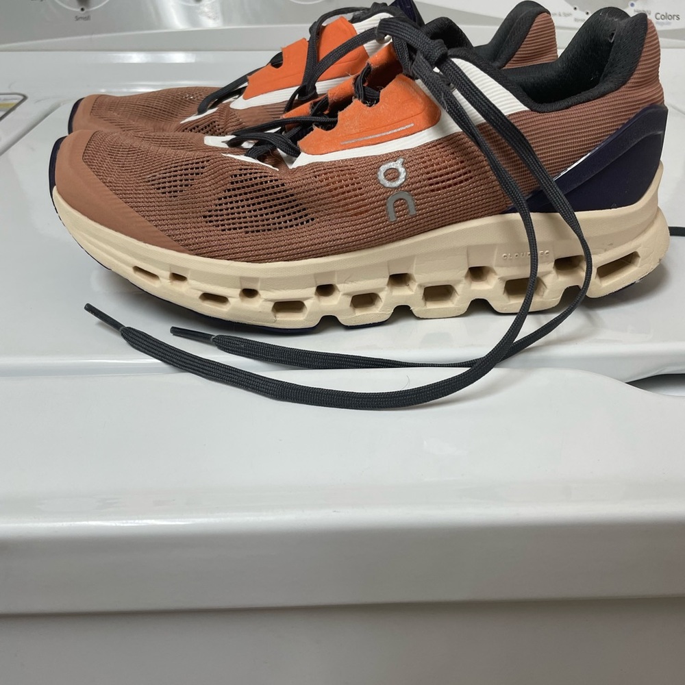 On Cloud cloudrunner tennis shoes